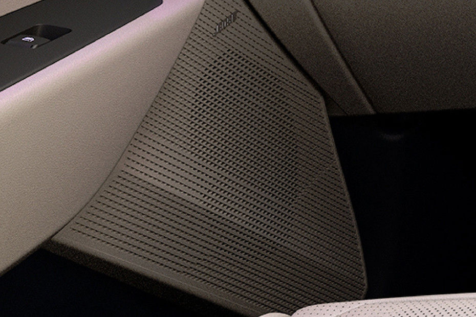 Kia Carens Speaker view